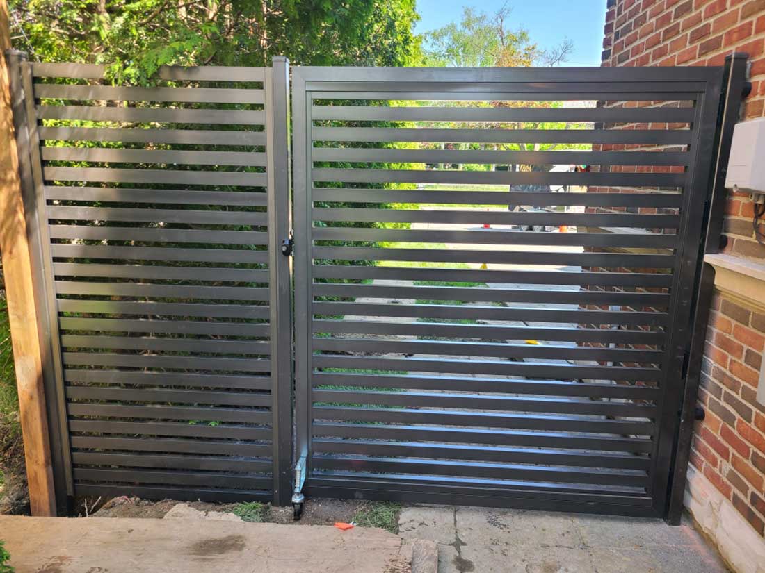 Semi Privacy Aluminum Fence Panels-Horizontal Aluminum Fence Panels installed in Barrie